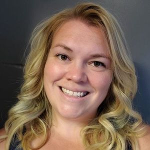 Meet your Posher, Tee